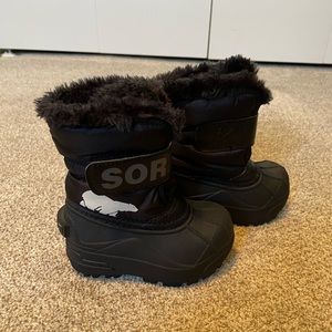 Sorel boys winter boots. Size toddler 6